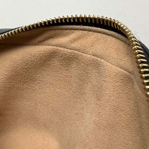 GUCCI Authentic Black Leather Shoulder Bag - Picture 7 of 8